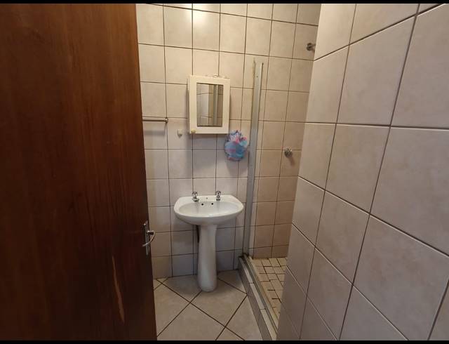 1 BEDROOM APARTMENT FOR SALE IN RUSTENBURG CENTRAL